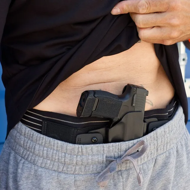 Always on the move? Wrap on the B105 belly band and you’re ready to go.