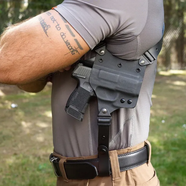 Looks sharp. Holds even better. The D905 pairs a custom-molded horizontal Kydex holster with a leather shoulder harness and double-mag counterbalance for a balanced, streamlined rig built for long hours of wear.
