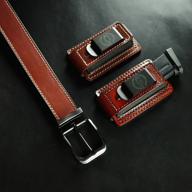 Same pouch. Different leather. Your choice. The F107 is crafted from premium full-grain Italian leather, while the F207 is made from classic pre-tanned Italian leather.