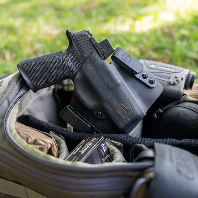 Built to work both ways. The new C917, developed with the 3 of 7 Project, pairs rigid Kydex with a perforated leather backer for comfort and ventilation. Carry it IWB or OWB, with adjustable retention and an FBI cant.