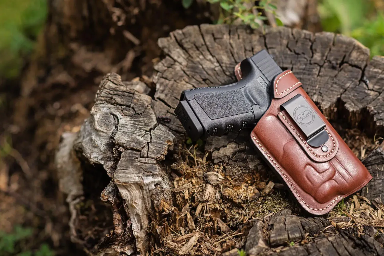 Glock 19 Concealed Carry Holster with Light