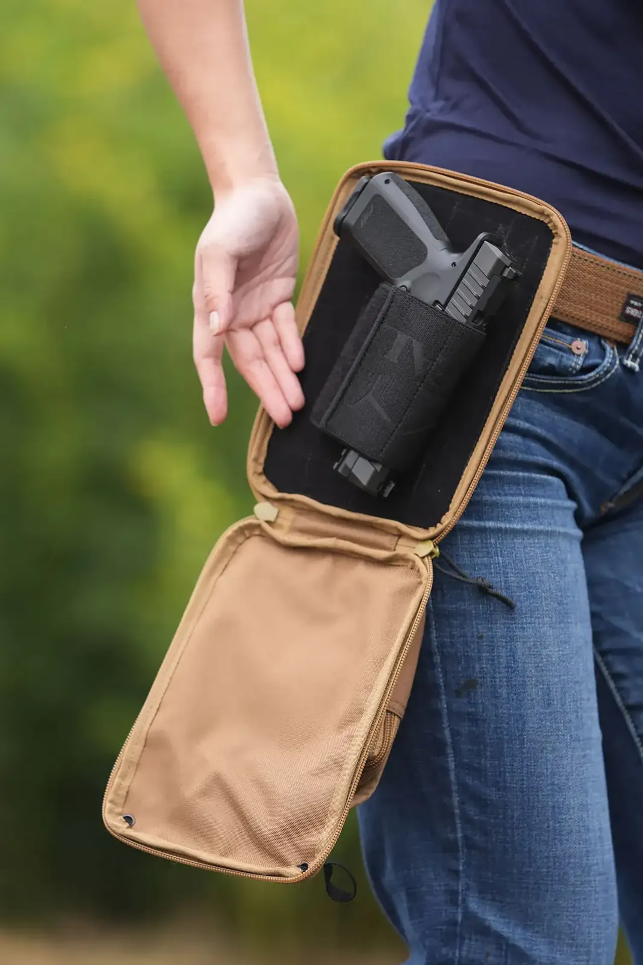 Gun Pouch with Sig Sauer P365