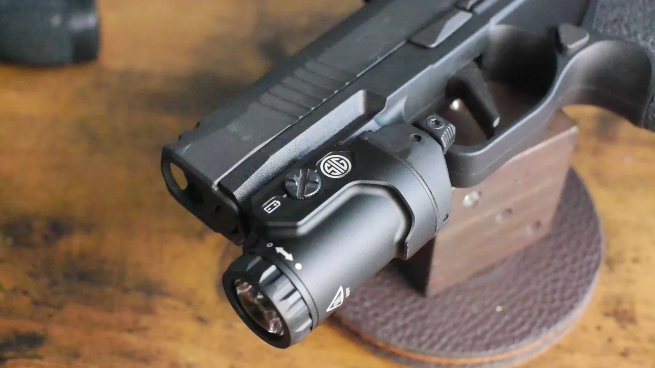 Sig Sauer P365 XMacro so svetlom Sig Sauer P365 XMacro so svetlom