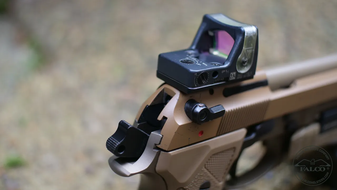 Beretta M9 s adaptérom na kolimátor Beretta M9 s adaptérom na kolimátor