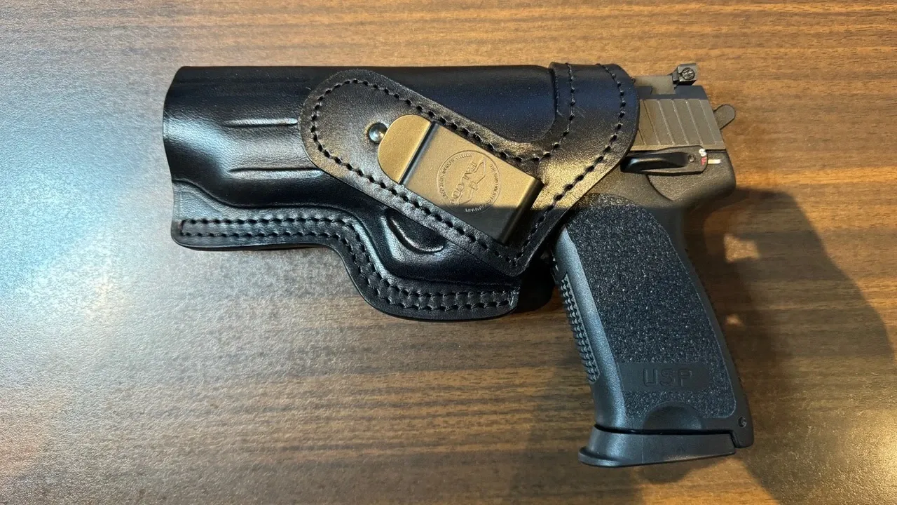 H&K USP v koženém Falco pouzdre