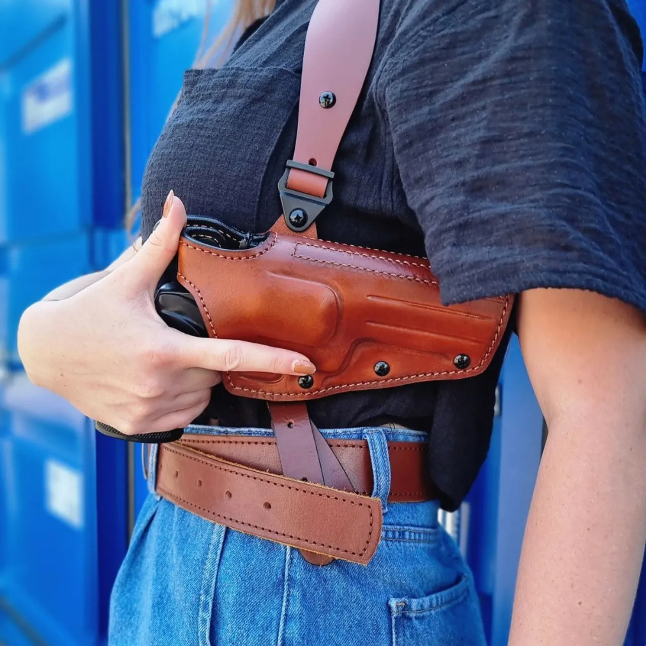 D128 - Leather shoulder holster