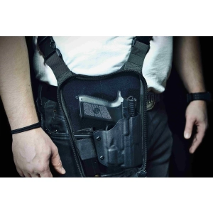 Prostorná taktická taška pro skryté nošení zbraně
