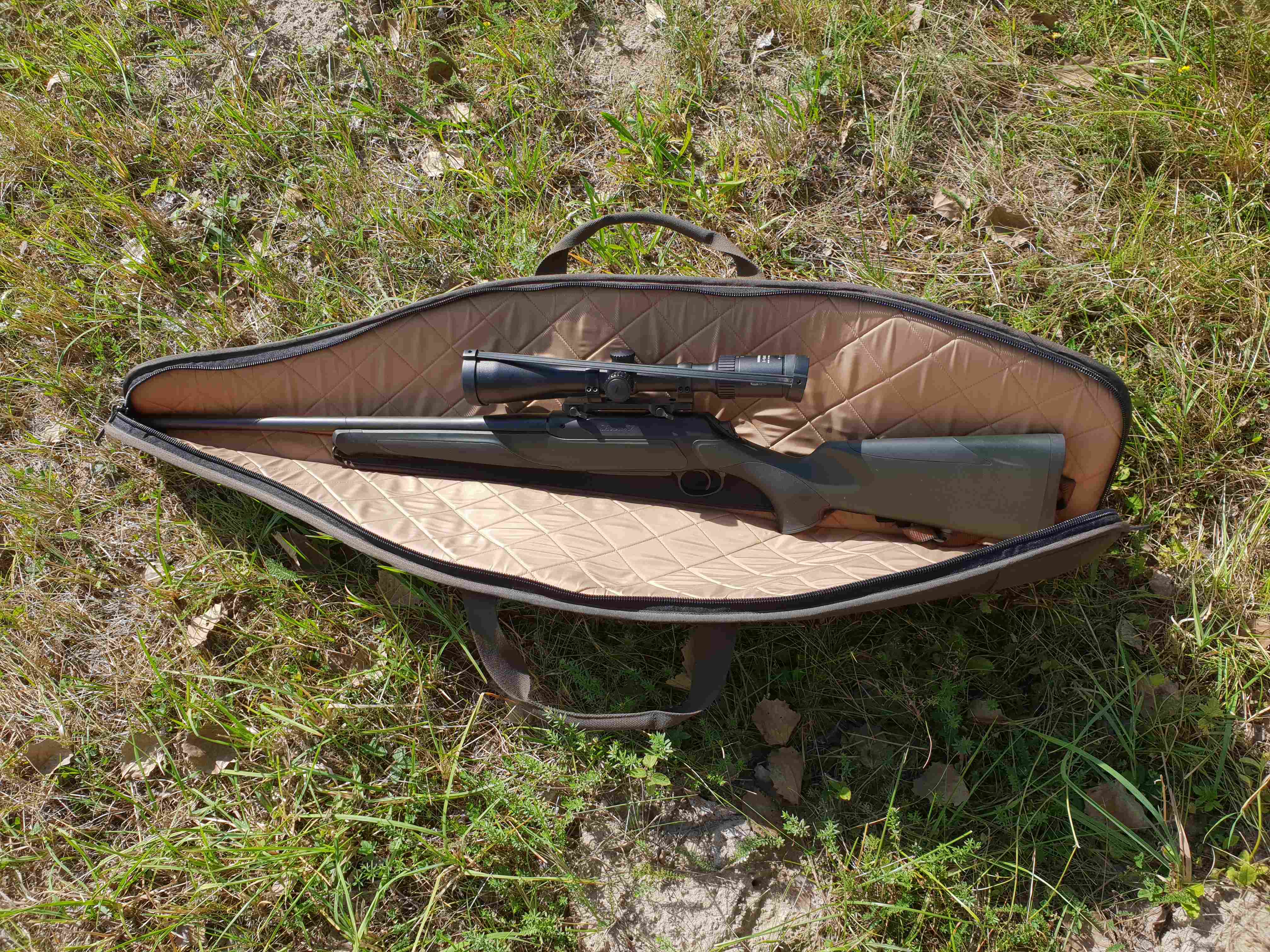Hunting rifle case