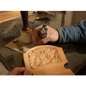 Exkluzivní ručně vyřezávané kožené opaskové pouzdro - Floral