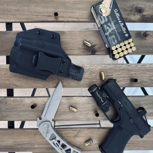 COMFORTABLE IWB KYDEX HOLSTER FOR GUN WITH LIGHT